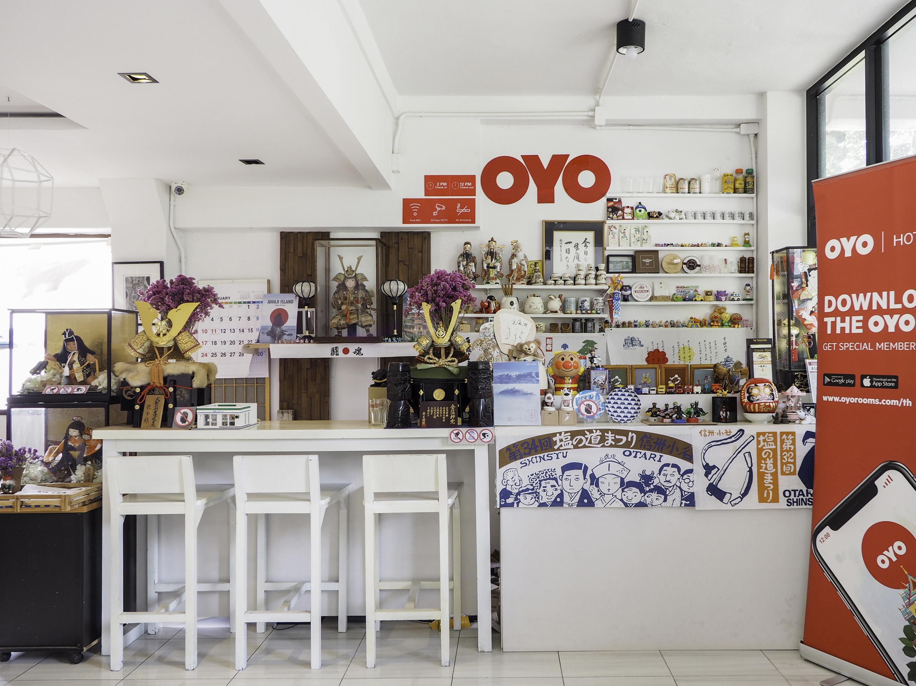 Oyo 983 The Private Hotel Chiang Mai Exteriör bild