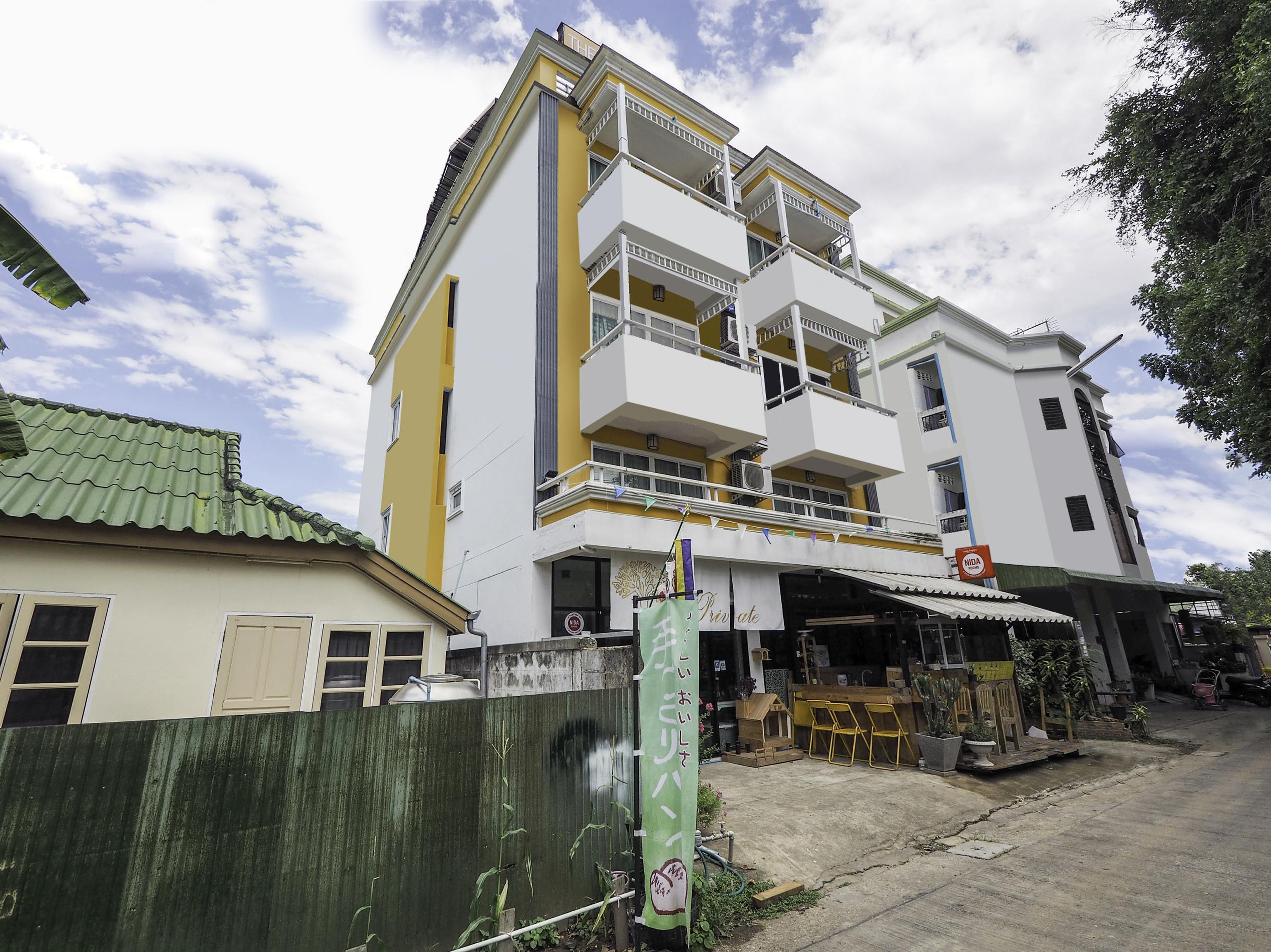 Oyo 983 The Private Hotel Chiang Mai Exteriör bild