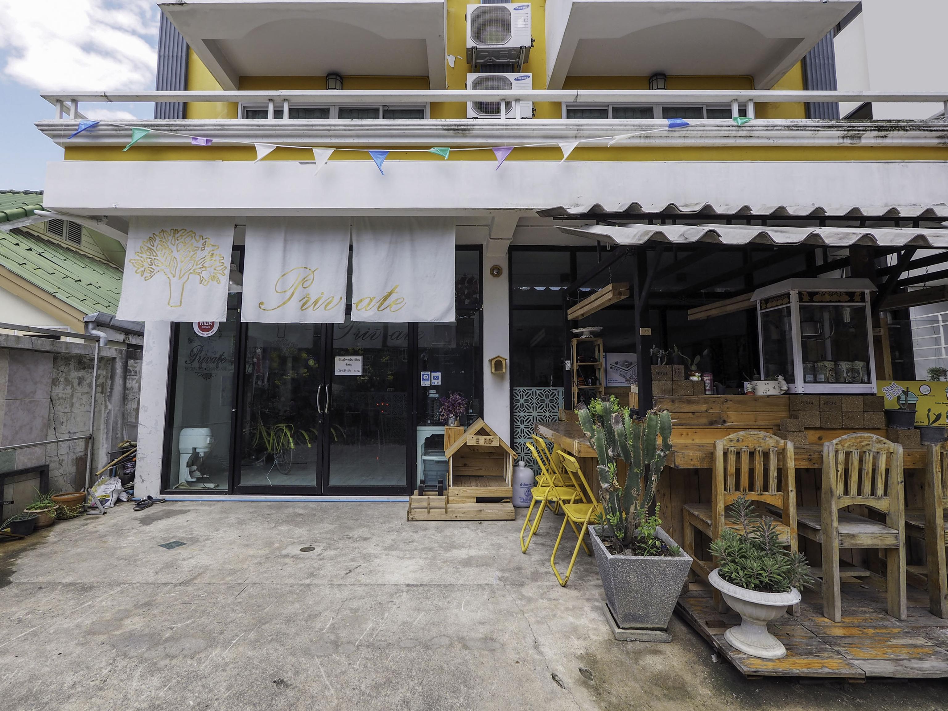Oyo 983 The Private Hotel Chiang Mai Exteriör bild