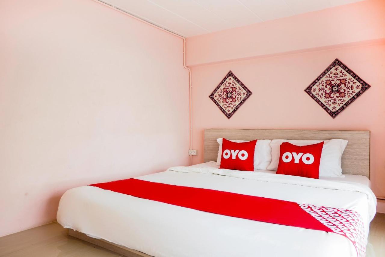 Oyo 983 The Private Hotel Chiang Mai Exteriör bild
