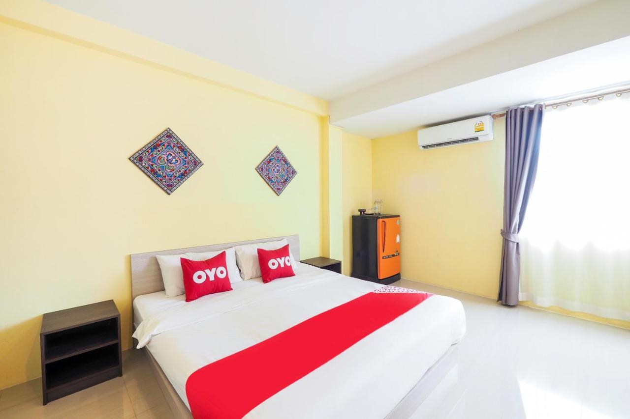 Oyo 983 The Private Hotel Chiang Mai Exteriör bild