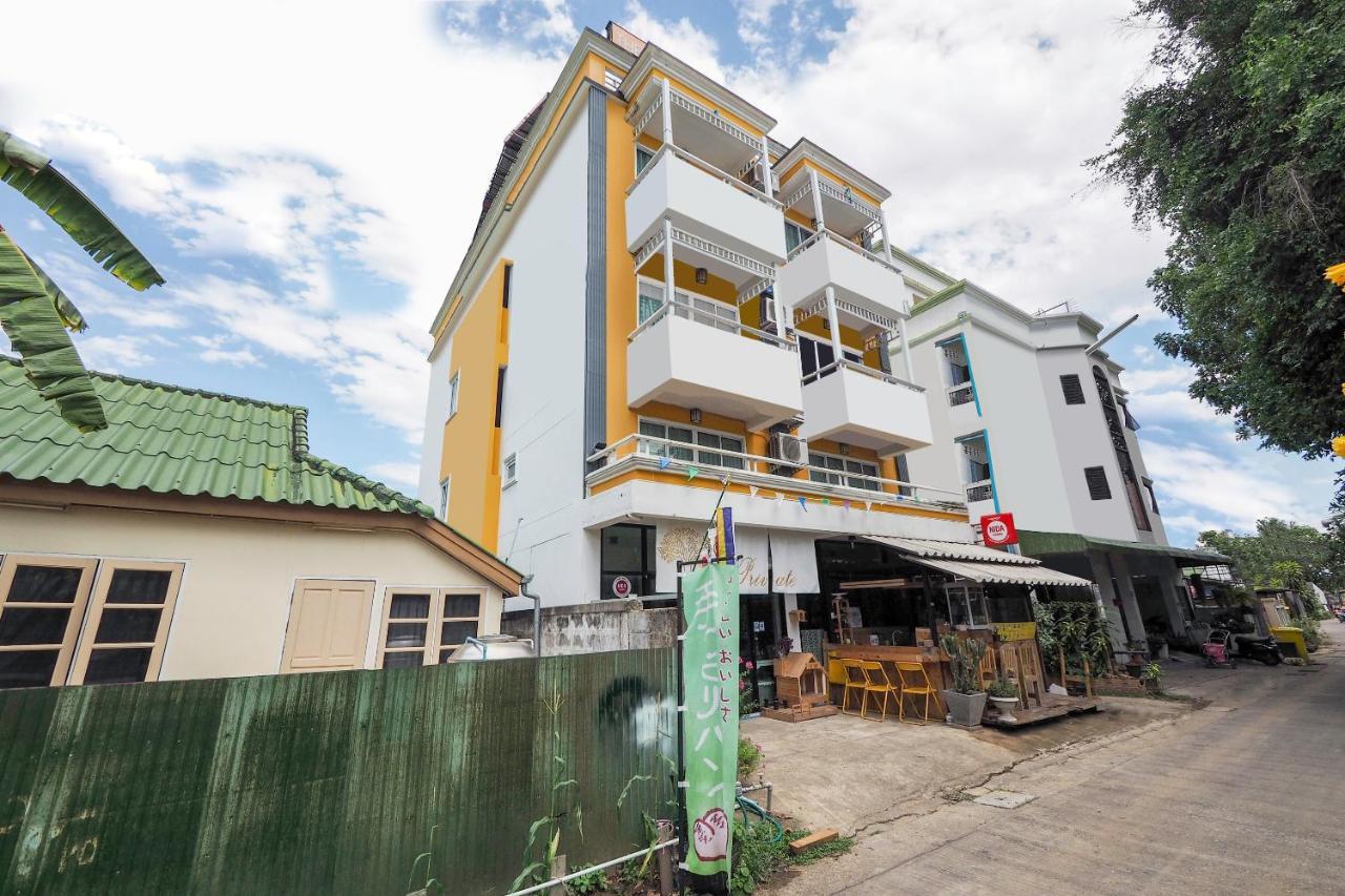 Oyo 983 The Private Hotel Chiang Mai Exteriör bild