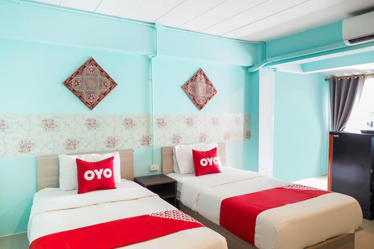 Oyo 983 The Private Hotel Chiang Mai Exteriör bild