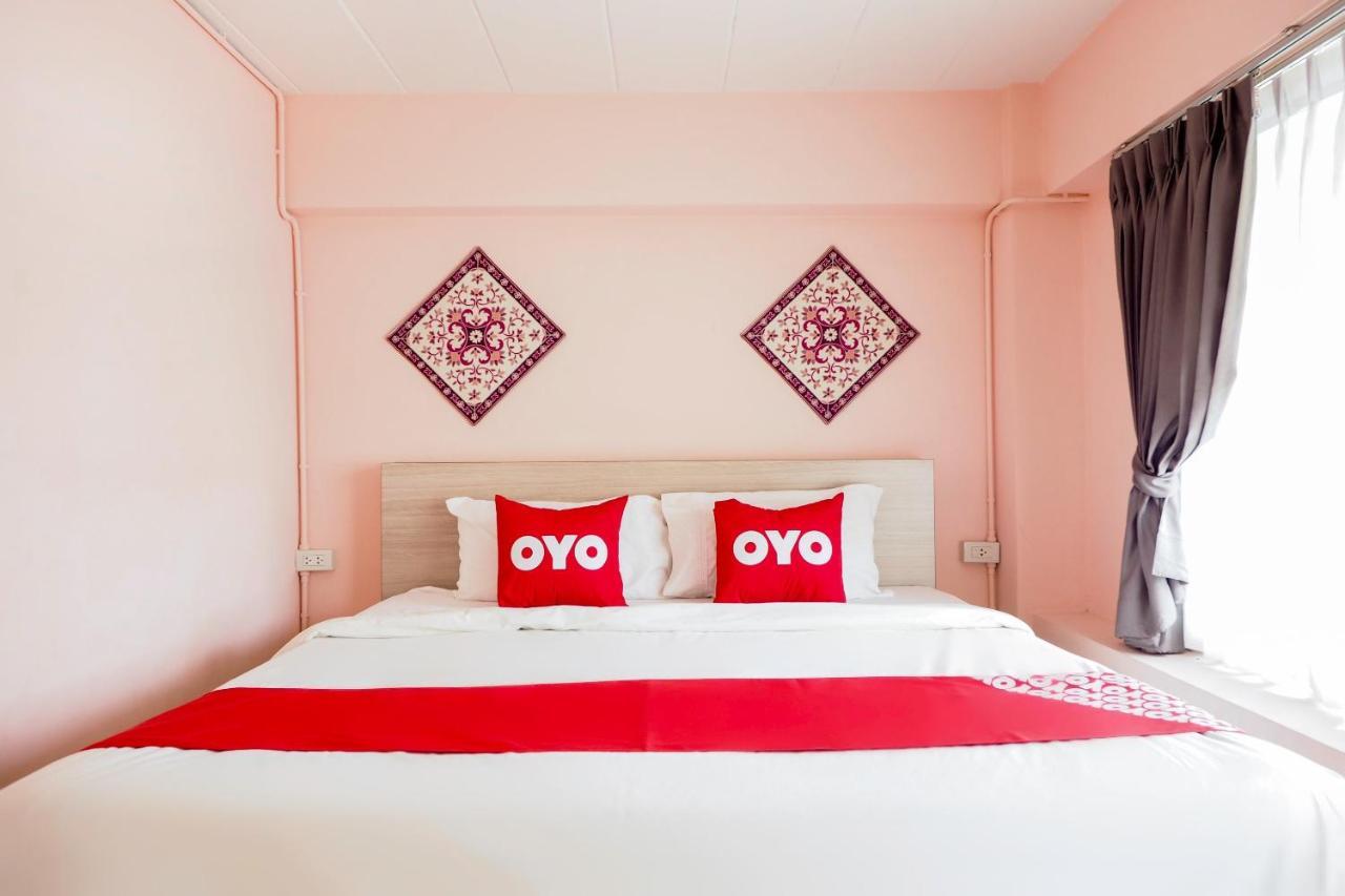Oyo 983 The Private Hotel Chiang Mai Exteriör bild